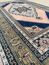 Load image into Gallery viewer, Vintage Turkish Taspinar 4x6