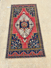 Load image into Gallery viewer, Vintage Turkish Taspinar Rug 3x6