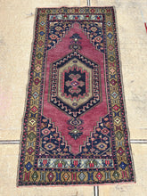 Load image into Gallery viewer, Vintage Turkish Rug 3.3 x 6.5
