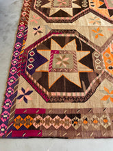Load image into Gallery viewer, Kilim Wool Rug 10x14