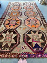 Load image into Gallery viewer, Kilim Wool Rug 10x14