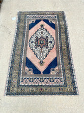 Load image into Gallery viewer, Vintage Turkish Taspinar 4x6