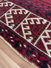 Load image into Gallery viewer, Vintage Hand Knotted Turkoman Rug 7x10