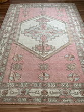Load image into Gallery viewer, Vintage Turkish Sultanhani Rug 7 x 9.4