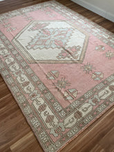 Load image into Gallery viewer, Vintage Turkish Sultanhani Rug 7 x 9.4