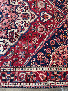 Vintage Persian Bakhtiari Rug 7x10