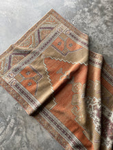 Load image into Gallery viewer, Vintage Turkish Taspinar Runner 3.9 x 10.5