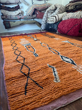 Load image into Gallery viewer, Vintage Handmade Berber Rug 5.5x9.5