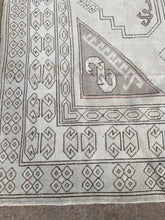 Load image into Gallery viewer, Vintage Turkish Sultanhani Rug 7.5x10.3