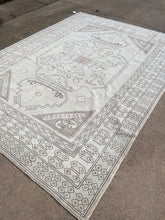 Load image into Gallery viewer, Vintage Turkish Sultanhani Rug 7.5x10.3