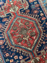 Load image into Gallery viewer, Semi Antique Persian Shiraz Rug 4.4'x6.2'