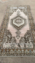 Load image into Gallery viewer, Vintage Turkish Taspinar 4.4x8.6