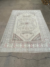 Load image into Gallery viewer, Vintage Turkish Sultanhani Rug 7.5x10.3