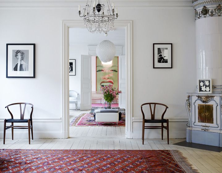 How To Mix And Match Rugs Like A Pro - StoneGable