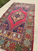 Load image into Gallery viewer, Vintage Turkish Rug 3.4x6.4