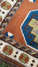Load image into Gallery viewer, Vintage Turkish Rug 4.2 x6.2