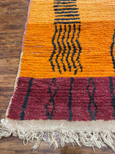 Load image into Gallery viewer, Vintage Handmade Berber Rug 5.5x9.5
