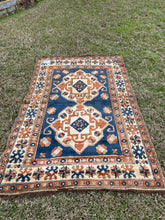Load image into Gallery viewer, Vintage Turkish Rug 4.3x6.7